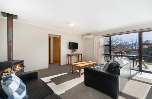 Wanaka House | Downtown Delight - Wanaka Holiday Home