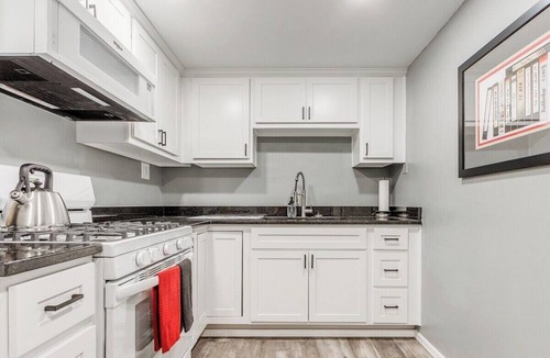 Guthrie Apartment | Downtown Historic Apt. Sleeps 4. Wi-fi. Pets OK!