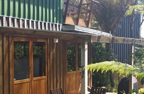 Raglan Cottage | Dreamcatcher Lodge, two-tone