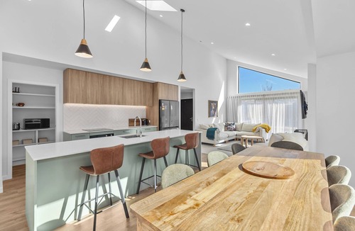 Lowburn House | Dunstan Haven - Cromwell Holiday Home