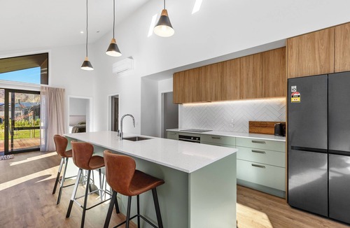 Lowburn House | Dunstan Haven - Cromwell Holiday Home