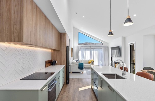 Lowburn House | Dunstan Haven - Cromwell Holiday Home