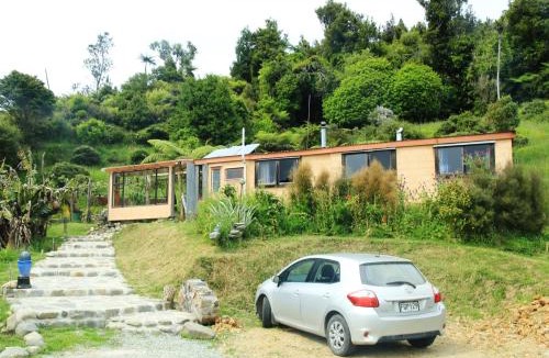 Komata House | Earthbridge