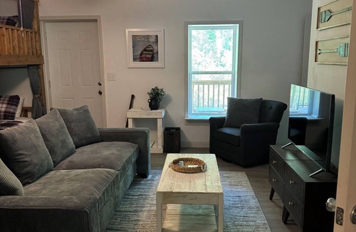 Cullowhee House | Easy access 3 bd 3 ba riverside retreat just 5 mins from WCU campus! Ping pong!