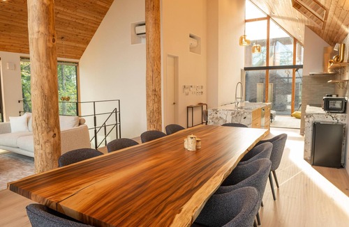 Echo Land Ski Chalet | Echowoods. Luxe. Fireplace. Onsen