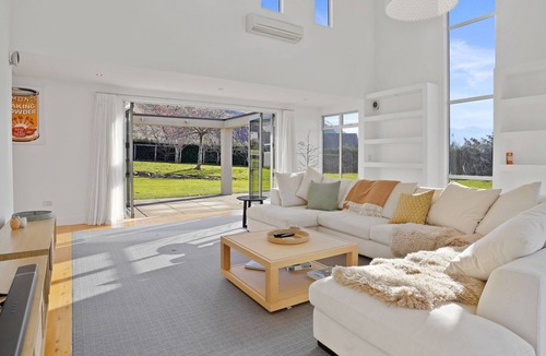 Wanaka House | Elderberry Elegance – Wanaka Holiday Home