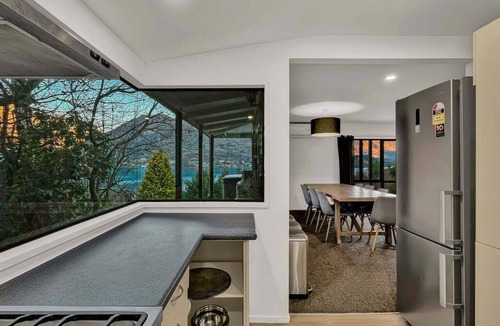 Queenstown Resort | Elevated Frankton Chalet with Lake Views