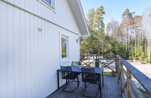 Sunningen House | Enjoy a fantastic vacation in this inviting vacation home with sea view.