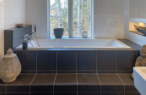Boras House | Enjoy a relaxing active vacation by the lake, Öresjö