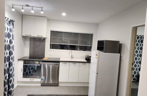 Hamilton House | Entire flat next to park, close to uni, & city - 1 bedroom, 1 lounge, en-suit