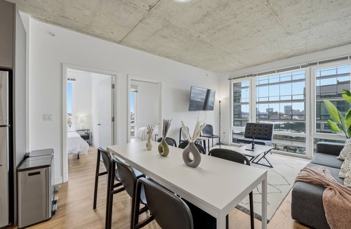 River North House | Envitae Hotel, 4BR Modern Sleek Apartment