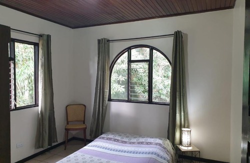Ciudad Colon Hostel | Escape Urbano