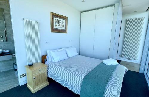 Diamond Harbour Villa | Executive Home with Stunning Harbour views
