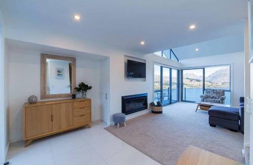 Frankton Apartment | Executive Living in Bluewater - 3 Bedroom Apartment