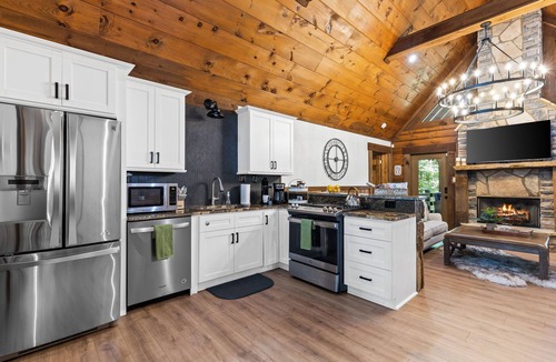 Cashes Valley Cabin | Experience Rustic Retreat Private Hot-Tub Fire-Pit Games Close to Town