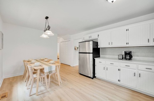 Midlothian House | Extended Stays: 4B2B, Fenced Yard, Dogs OK, Fast WiFi