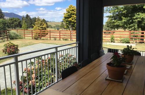 Okauia Bed & Breakfast | Fairway views B & B