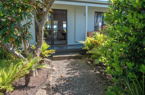 Mangonui House | Fantastic views in peaceful setting overlooking Mangonui Harbour