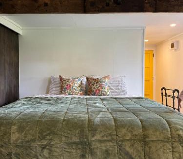 Tamahere Ski Chalet | Five Paddocks Blue Cottage