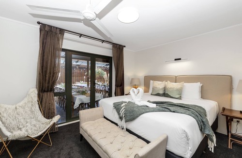 Waitakere Cabin | Flaxmere House - Luxury Accommodation and Venue