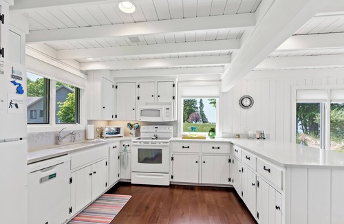 West Olive House | Fletcher Cottage | Direct Lake Michigan Access & Beach Vibes