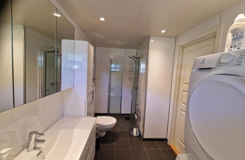 Haram Apartment | Flott Loftsleilighet for overnatting på Longva
