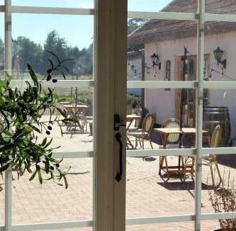 Alstad Bed & Breakfast | Fontänens Bed & Breakfast