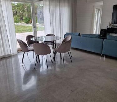 Visby Villa | Fräscht, spatiöst hus