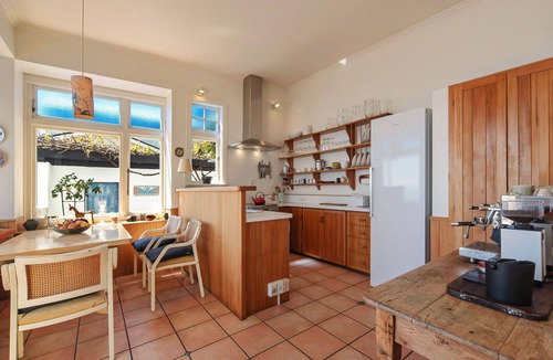 Stepneyville House | Front row seats to Nelson's spectacular waterfront 'show'!