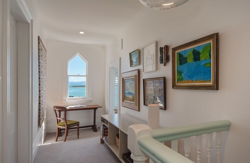 Stepneyville House | Front row seats to Nelson's spectacular waterfront 'show'!