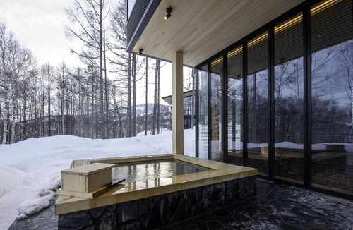 Kutchan House | Full Concierge Hanaridge Luxury 5Bdrm Onsen Residence