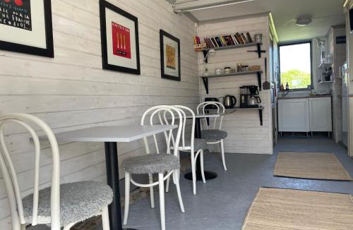 Tingstade Bed & Breakfast | Galleriet BnB