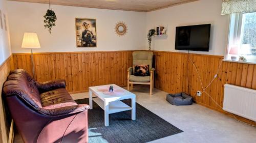 Dalskog House | Glad hund