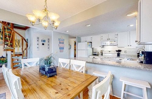 Ocean Ridge Cottage | Golf course-front beach home with full kitchen - close to the beach