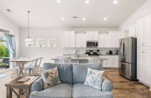 Red Hill House | Golfers Paradise Near Legends Golf and Resort