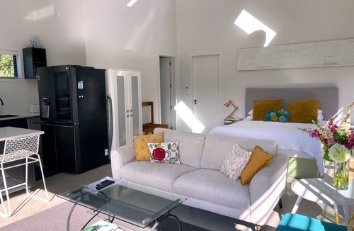 Point Wells Apartment | Gorgeous private studio apartment midway between Omaha & Matakana