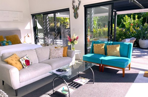 Point Wells Apartment | Gorgeous private studio apartment midway between Omaha & Matakana