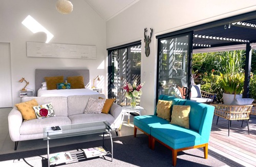 Point Wells Apartment | Gorgeous private studio apartment midway between Omaha & Matakana