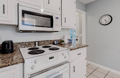 Irmo House | Great Back Yard! Midtown- Stay at the Dew Drop Inn