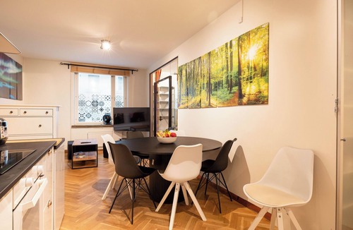 Kallio Apartment | Great location/transport/amenities. 1-8 people FREE CONTINENTAL BREAKFAST & WIFI