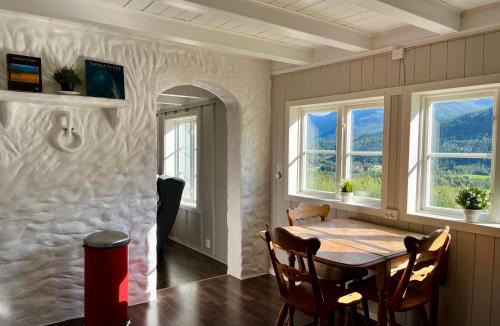 Isfjorden Apartment | Grey Lodge