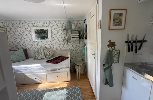 Ljungskile Cabin | Grottstugan 62-1
