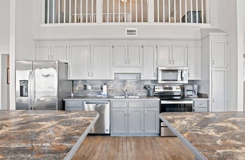 Navarre Beach House | 🌊🌴Gulf-Front | Sunset Views from the Large Deck | Sleeps 14 | Salty Breeze