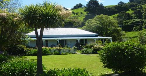 Duvauchelle House | Halfmoon Cottage