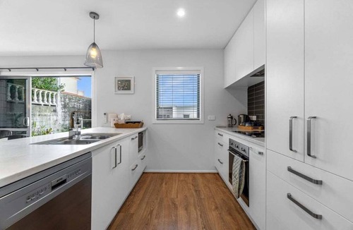 Hamilton Lake Apartment | Hamilton Lake Haven - Great Location