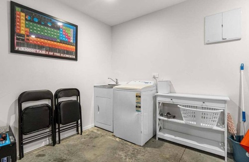 Hamilton Lake Apartment | Hamilton Lake Haven - Great Location