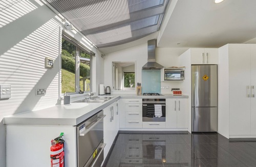 Lyttelton House | Harbour Crest Retreat - Lyttelton Holiday Home