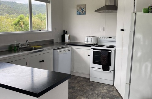 Coromandel House | Harbour views, close to town