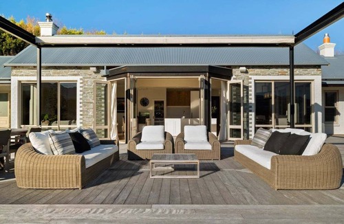 Speargrass Flat Villa | Hawks View - Country Escape Near Queenstown