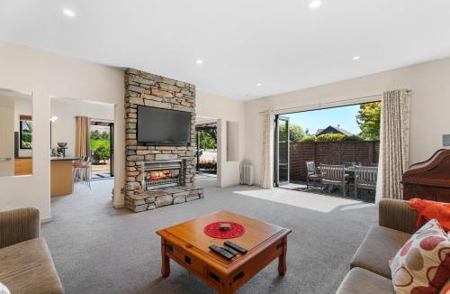 Wanaka House | Heritage Villa 10 - Wanaka Holiday Home